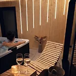 Mierzyn Sauna & Jacuzzi Apartman